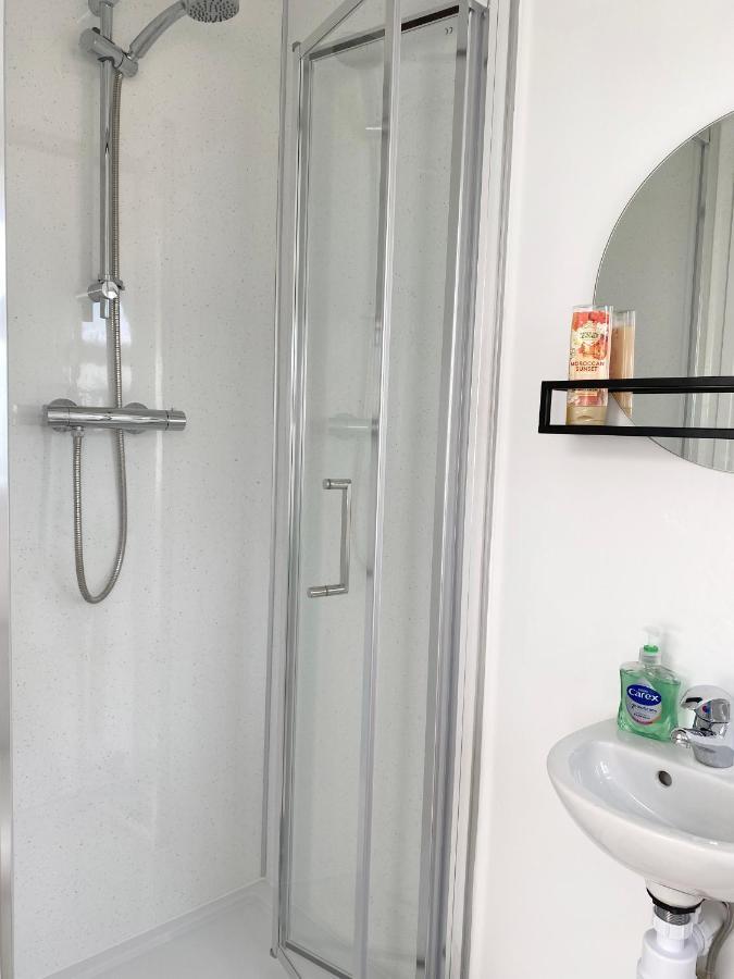 1 Ashford Road Guesthouse 레드힐 외부 사진