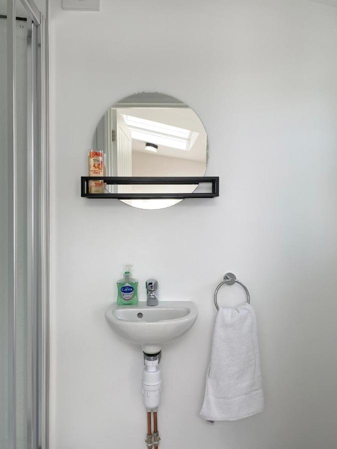 1 Ashford Road Guesthouse 레드힐 외부 사진