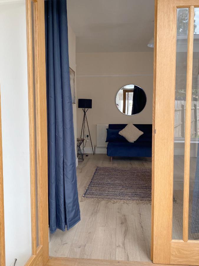 1 Ashford Road Guesthouse 레드힐 외부 사진